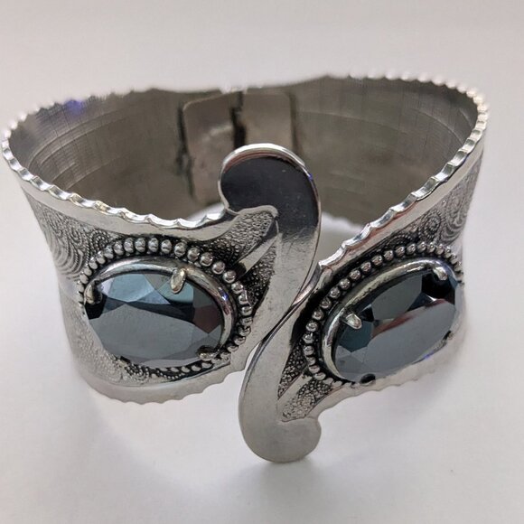 Vintage Faceted Hematite Silver tone Etched Hinged Cuff Bracelet - Picture 1 of 5